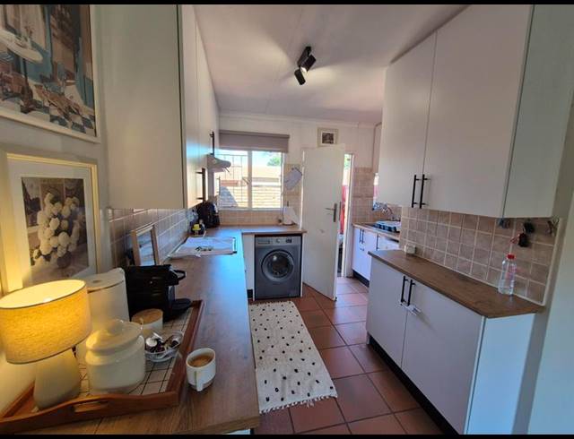 2 BEDROOM TOWNHOUSE FOR SALE IN PIERRE VAN RYNEVELD
